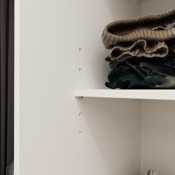 Posuvná skříň Viva II se zrcadlem a zásuvkami | Beautysofa24.cz