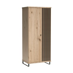Dubová skříň Caya Artisan s lamelami - moderní a prostorná