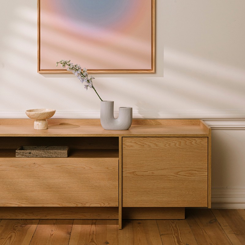 TV stolek JUNI se 3 dvířky