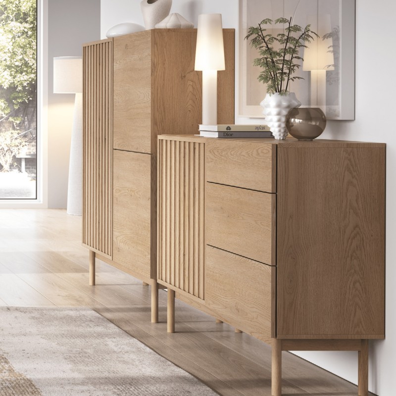 Třídveřová komoda SAPPORO - moderní komoda se systémem Push-to-Open