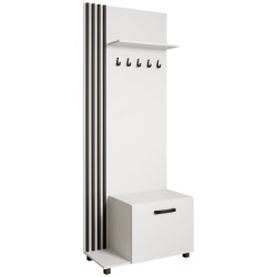 Šatní skříň s věšáky