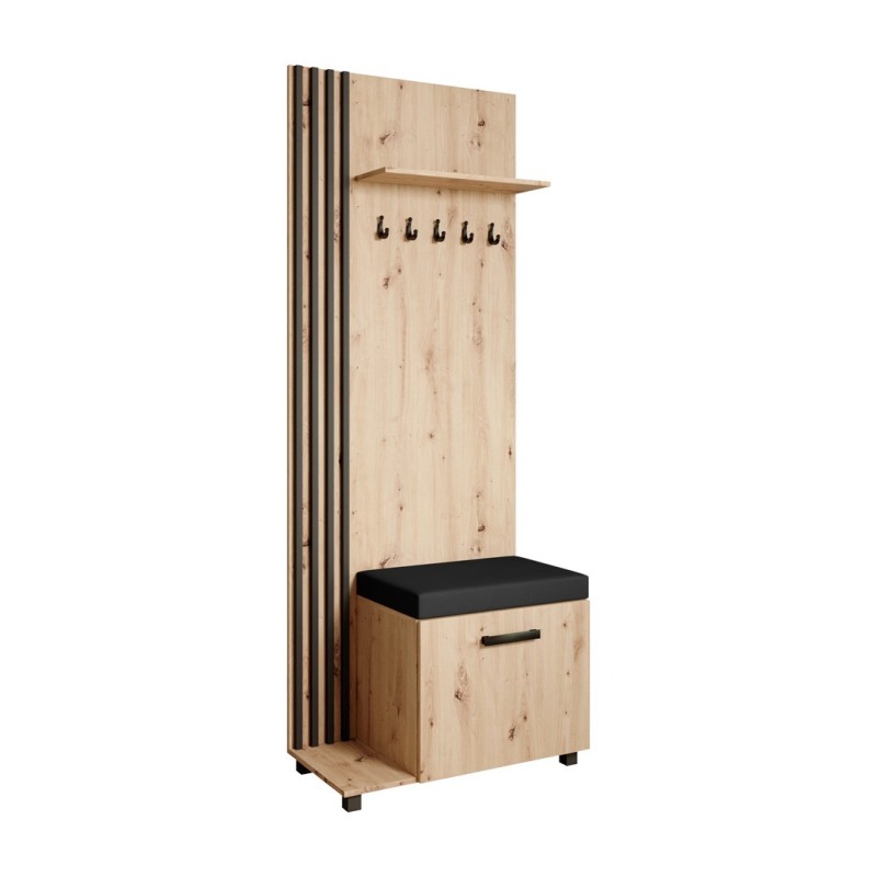 Šatní skříň s věšáky