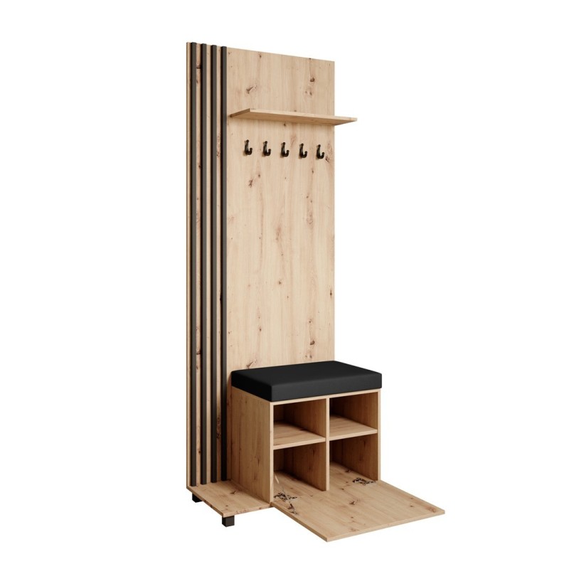 Šatní skříň s věšáky