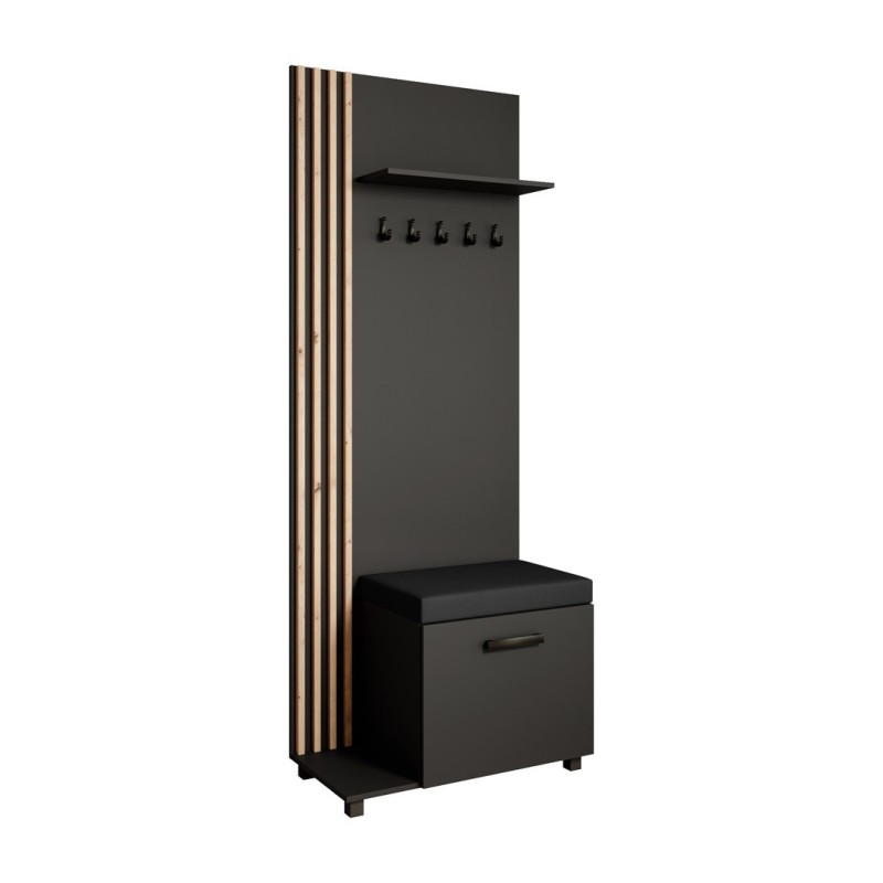 Šatní skříň s věšáky