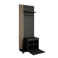 Šatní skříň s věšáky