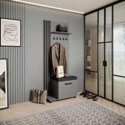 Šatní skříň s věšáky