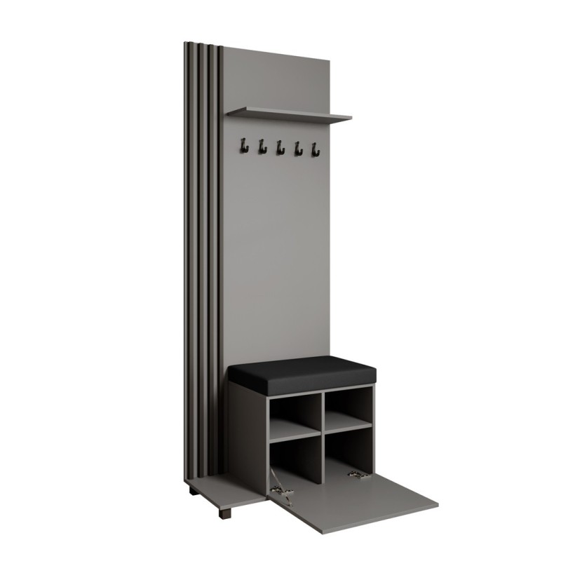 Šatní skříň s věšáky