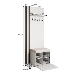 Šatní skříň s věšáky