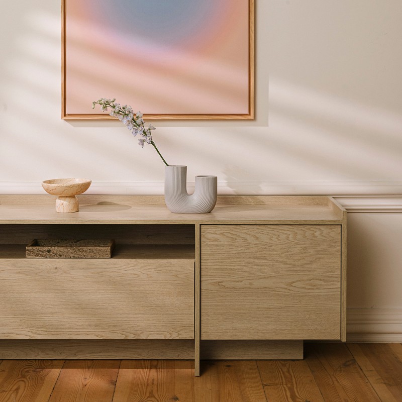 TV stolek JUNI se 3 dvířky